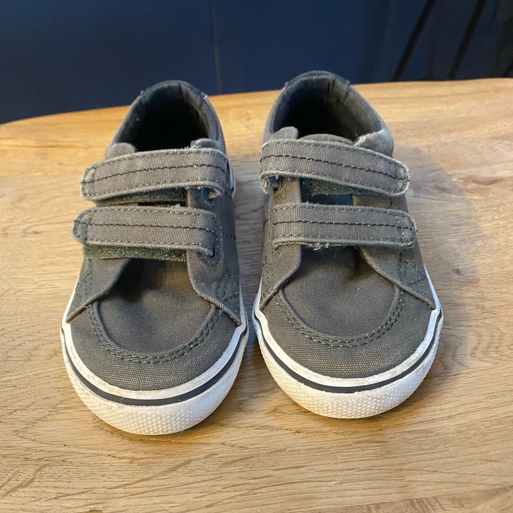 Sperry topsider boat/casual sneakers.